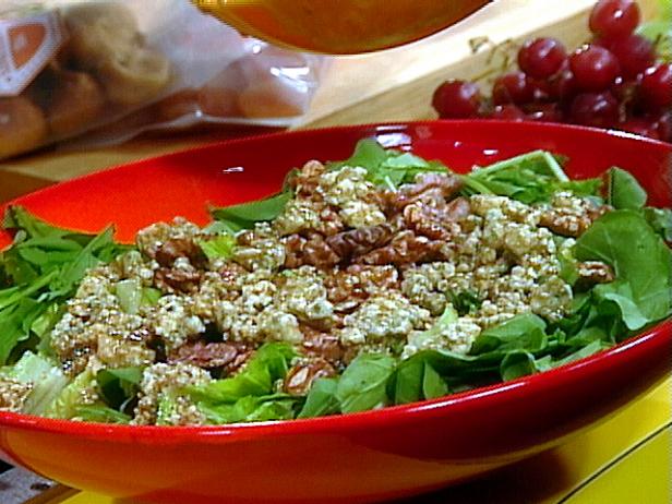 Walnut Salad with Bleu Cheese and Balsamic Vinagrette